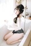 [Cosplay] 日奈娇 牛仔裤人妻