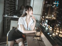 [Cosplay] 羽生三未图集 黑丝包臀OL