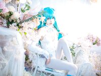 [Cosplay] Aiwest 艾西 - Hatsune powder butterfly flower 初音 粉蝶花