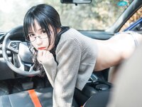 [Cosplay] SU 逐月 - Denim shorts in car 车内牛仔短裤