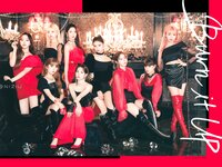 [Photobook] NiziU Live with U 2022 “Burn it Up” Pamphlet