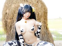 [Cosplay] Hitomi Kadorin カドリン仁美 - Amane-chan wearing a cow costume 牛の着ぐるみを着たあまねちゃん