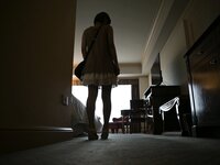 [Photobook] 泣いちゃうほど感じちゃうイキ過ぎ娘をナマハメ (グラフィス美少女写真集)