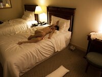 [Photobook] 泣いちゃうほど感じちゃうイキ過ぎ娘をナマハメ (グラフィス美少女写真集)