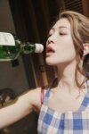 [Photobook] 有賀みなほ ヌード写真集 キッチンでエプロンを脱いじゃうお姉さん (ミドルエッチ出版)
