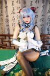 [Cosplay] 屑雪雪鸭 甘雨 青花瓷旗袍