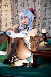[Cosplay] 屑雪雪鸭 甘雨 青花瓷旗袍