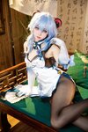 [Cosplay] 屑雪雪鸭 – 甘雨青花瓷旗袍[50P-199MB]