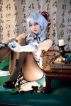 [Cosplay] 屑雪雪鸭 – 甘雨青花瓷旗袍[50P-199MB]