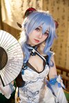 [Cosplay] 屑雪雪鸭 – 甘雨青花瓷旗袍[50P-199MB]