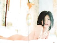 [Photobook] 宮地真緒デビュー10周年写真集「Decada」
