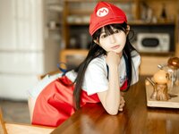 [Cosplay] Sakurai Ningning 桜井宁宁 - Mario apron 马里奥围裙