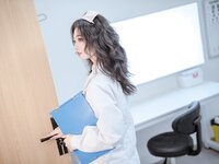 [Cosplay] 桃良阿宅 诊疗室