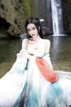 [Cosplay] 王馨瑶Yanni 绿色古装 瀑布