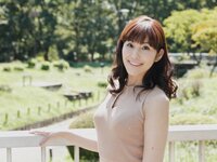 [Photobook] 素人モデル熟女編 ご近所でも評判の清楚な奥様は実はドMでザーメン大好きな変態乱紫穂（グラフィス人妻写真集)