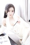 [Cosplay] 王馨瑶Yanni 白色连衣裙字画