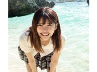 [Photobook] 森日向子 ヌード写真集『夏 駆ける 空 Blue sky Blue』制服未公開編