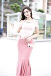 [Cosplay] 王馨瑶Yanni 粉色上衣加半身裙配小奶牛