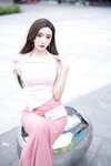 [Cosplay] 王馨瑶Yanni 粉色上衣加半身裙配小奶牛