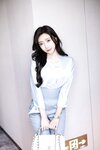 [Cosplay] 王馨瑶Yanni 灰蓝色西裤配丝绸上衣