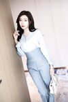 [Cosplay] 王馨瑶Yanni 灰蓝色西裤配丝绸上衣
