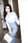 [Cosplay] 王馨瑶Yanni 灰蓝色西裤配丝绸上衣