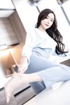 [Cosplay] 王馨瑶Yanni 灰蓝色西裤配丝绸上衣
