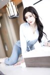 [Cosplay] 王馨瑶Yanni 灰蓝色西裤配丝绸上衣