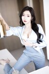 [Cosplay] 王馨瑶Yanni 灰蓝色西裤配丝绸上衣