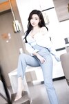 [Cosplay] 王馨瑶Yanni 灰蓝色西裤配丝绸上衣