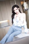 [Cosplay] 王馨瑶Yanni 灰蓝色西裤配丝绸上衣