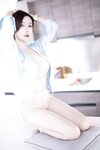 [Cosplay] 王馨瑶Yanni 灰蓝色西裤配丝绸上衣
