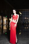 [Cosplay] 王馨瑶Yanni 红色裙子拼杏色毛毛情趣