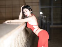 [Cosplay] 王馨瑶Yanni 红色裙子拼杏色毛毛情趣