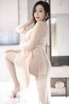 [Cosplay] 王馨瑶Yanni 红色裙子拼杏色毛毛情趣