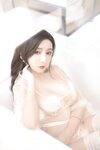 [Cosplay] 王馨瑶Yanni 红色裙子拼杏色毛毛情趣