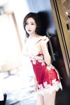 [Cosplay] 王馨瑶 绿色丝绸拼红色睡裙