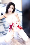 [Cosplay] 王馨瑶 绿色丝绸拼红色睡裙