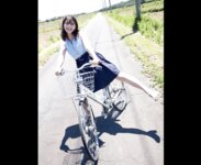 [FRIDAY] 2021.08.19 山田南実 夏のお嬢さんにはビキニが似合う
