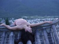[Cosplay] 就是阿朱啊 天台屋顶 性感酥乳窈窕身材