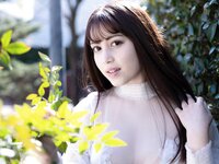 [Photobook] ミッシェル愛美 写真集「恋が咲くとき」