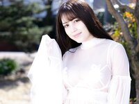[Photobook] ミッシェル愛美 写真集「恋が咲くとき」