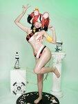 [Cosplay] ZinieQ - Hakos Baelz Pole Dancing