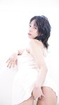 Haeppoyan (해뽀얀) - Girlfriend On The Bed