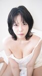 Haeppoyan (해뽀얀) - Girlfriend On The Bed