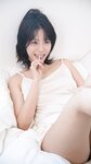 Haeppoyan (해뽀얀) - Girlfriend On The Bed