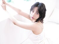 Haeppoyan (해뽀얀) - Girlfriend On The Bed