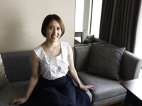 【舞ワイフ公式写真集】佐々木咲和 - ご主人の束縛に嫌気がさし浮気心が芽生える美尻妻