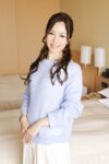【舞ワイフ公式写真集】小川華蓮 - 育ちの良さが伝わってくる優しい雰囲気をまとった美人妻