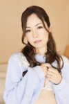 【舞ワイフ公式写真集】小川華蓮 - 育ちの良さが伝わってくる優しい雰囲気をまとった美人妻